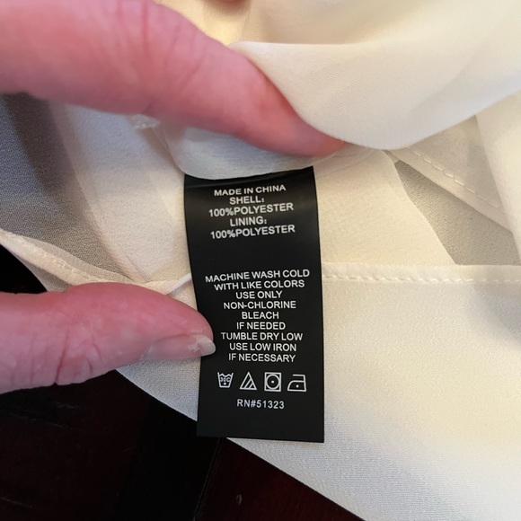 NWT Vince Camuto clean light new ivory sleeveless top - Picture 3 of 4